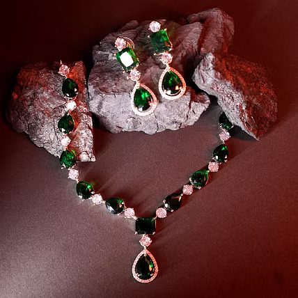 Laali NK25 Elegant Green Stone Neckless-1