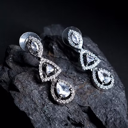 Laali Diamond &amp; Silver look Earring E21-1