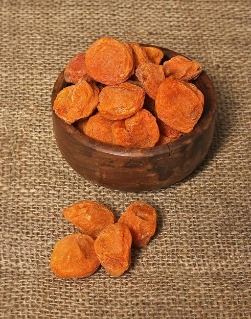 Kashmiri dried apricots-12482581