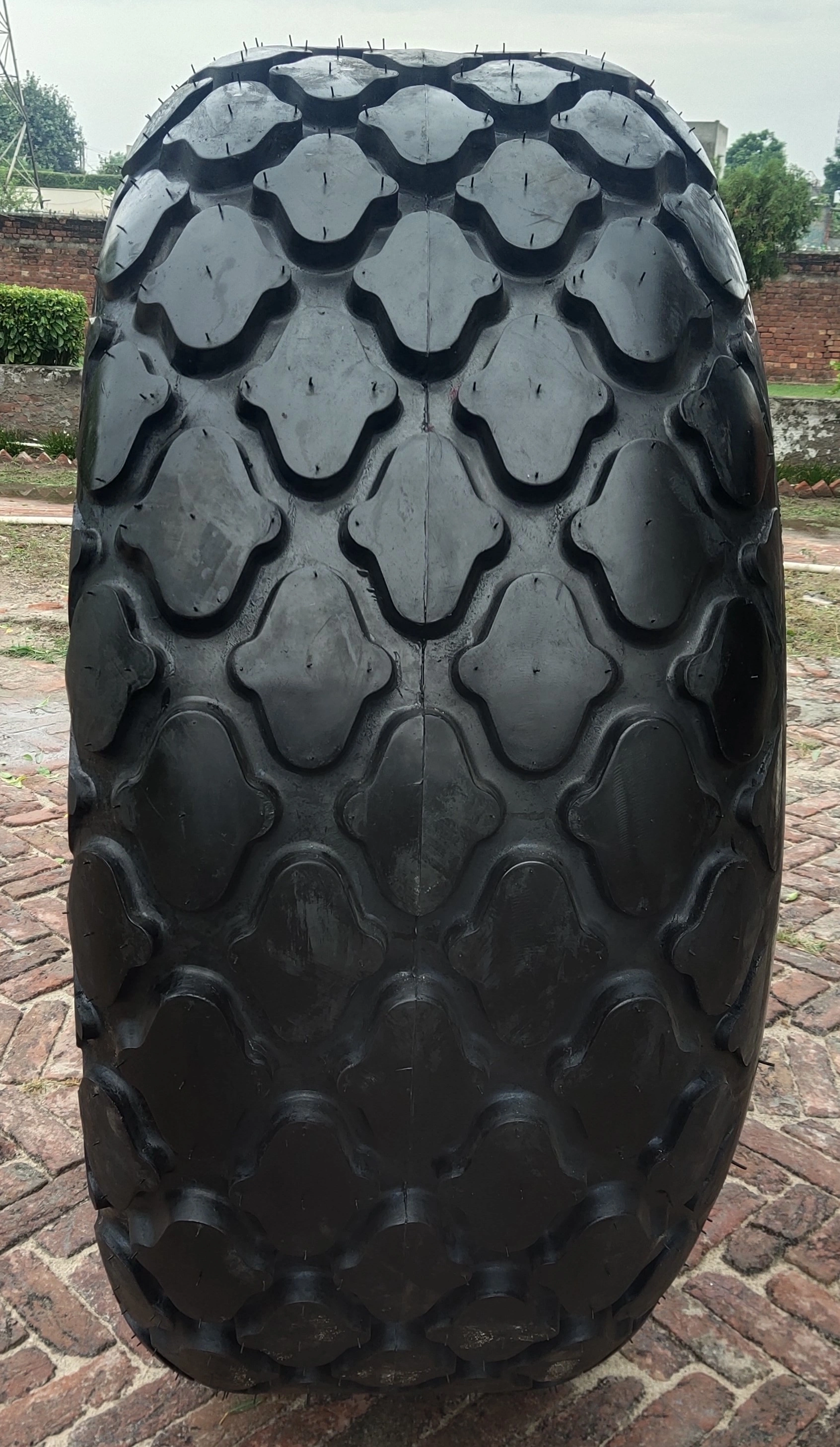 23.1-26 Tyre R3 Compactor Industrial Tyres : Heavy Machinery &amp; Mines-2