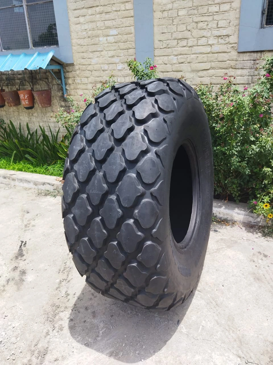 23.1-26 Tyre R3 Compactor Industrial Tyres : Heavy Machinery &amp; Mines-4