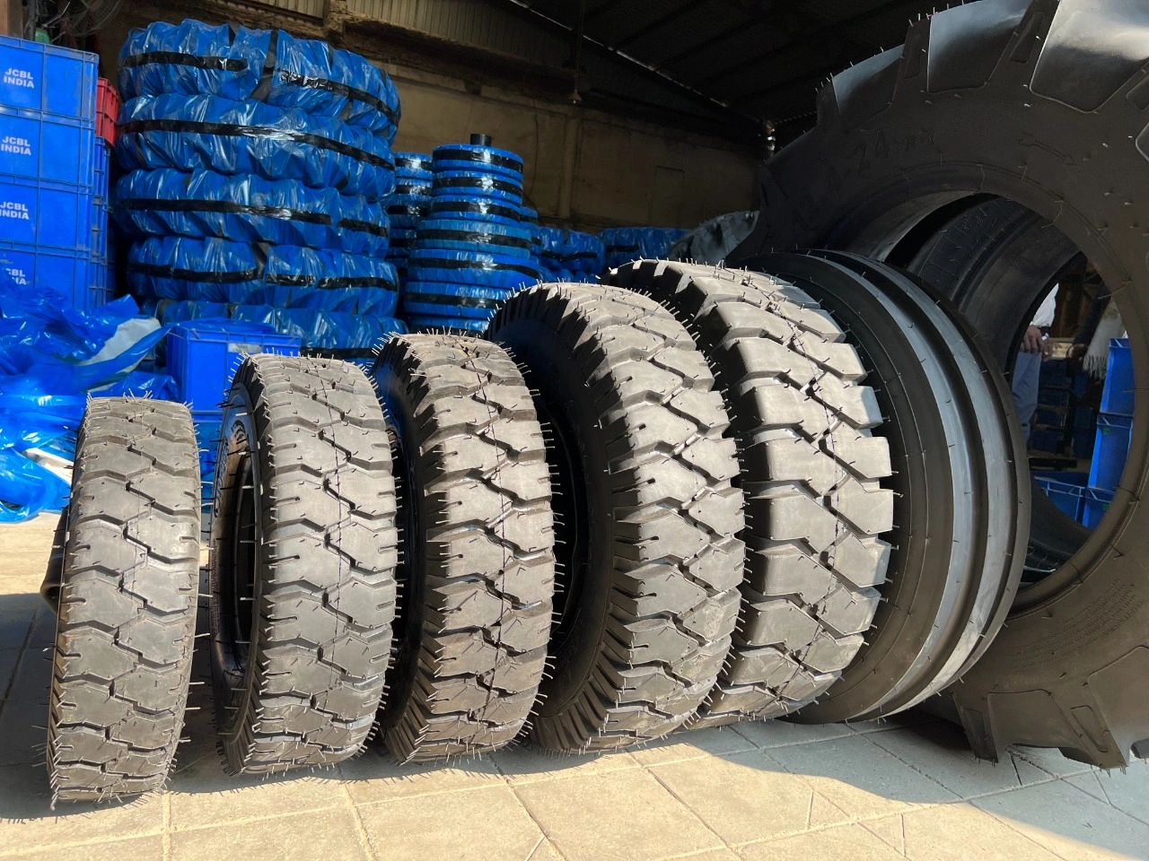 FORKLIFT TYRES-12501150