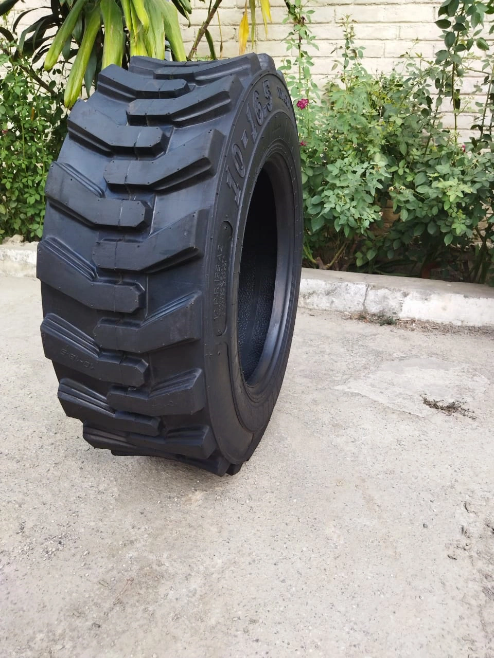 Skid Steer Tyres 10-16.5/12-16.5-1