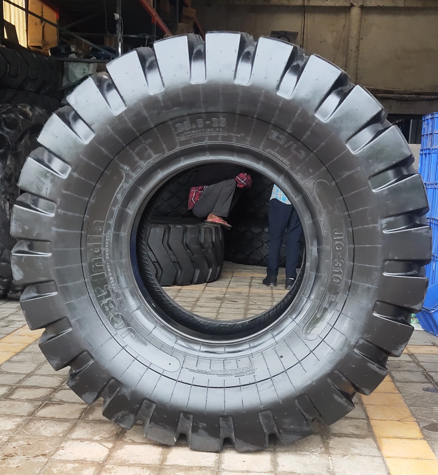 23.5-25 Industrial Tyres : Heavy Machinery &amp; Mines-2