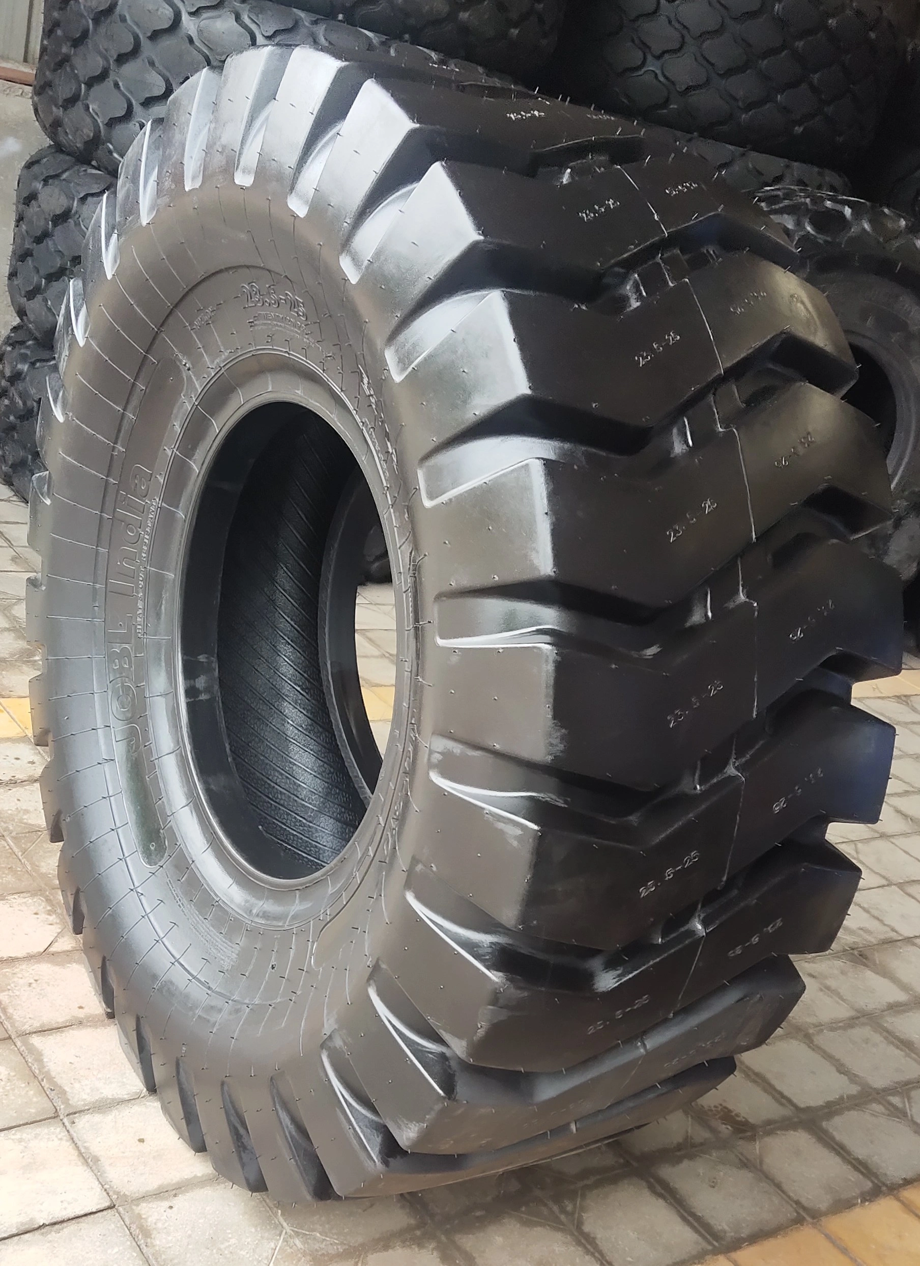 23.5-25 Industrial Tyres : Heavy Machinery &amp; Mines-4