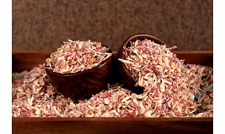 Dehydrated Pink Onion Flakes