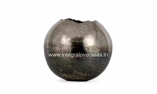 Metal polished planter