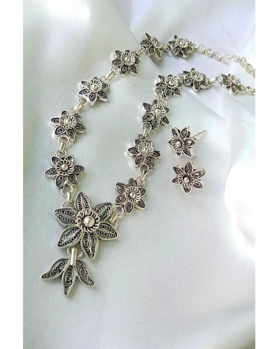 Silver Linings Periwinkle Silver Filigree Necklace Set-12666203