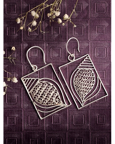 Shell in a Rectangle Earrings-2