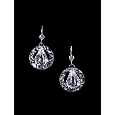 Gonasika Floral Dangles