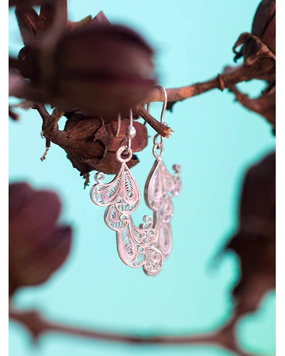 Whispering Dangles-1