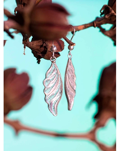 Dancing leaves-1