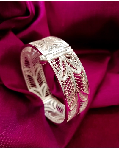 MORPANKH EXQUISITE DESIGNER FILIGREE KADDA-1