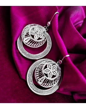 ENCIRCLED BLOOMSSLIDING FILIGREE CIRCLE EARRINGS