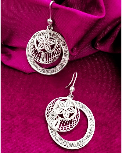 ENCIRCLED BLOOMSSLIDING FILIGREE CIRCLE EARRINGS-1