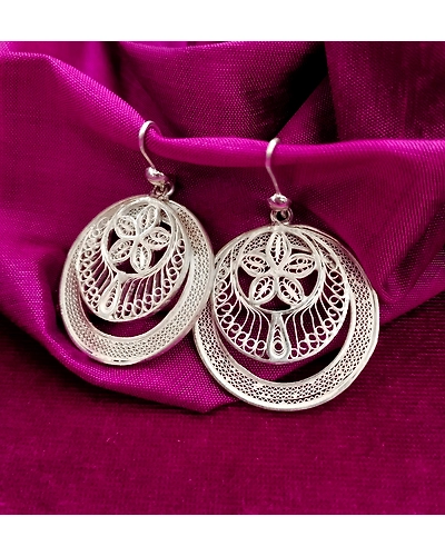 ENCIRCLED BLOOMSSLIDING FILIGREE CIRCLE EARRINGS-2