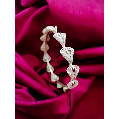 Gonasika BELL DROP AESTHETIC DESIGNER FILIGREE BANGLE