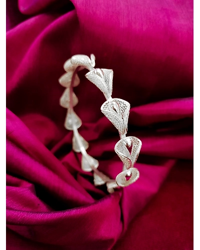 BELL DROP AESTHETIC DESIGNER FILIGREE BANGLE-1