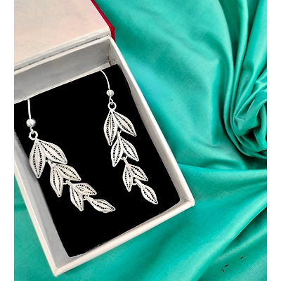 Gonasika LEAFY TRAILFILIGREE DANGLERS