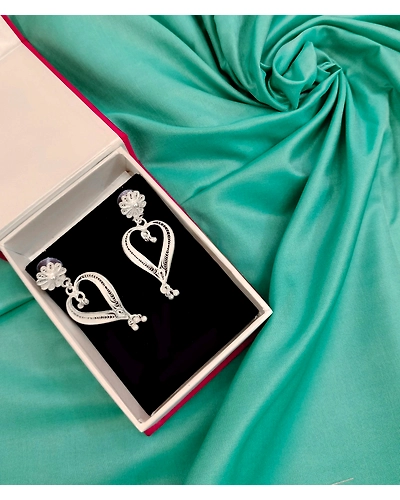 TWIN OF HEARTSFILIGREE EARDROPS-1