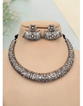 Suranvi Oxidised Choker set