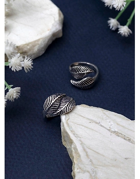 Leaf oxidised Toe Ring