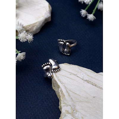 gonasika charan oxidised toe ring