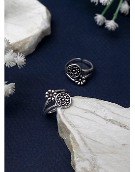 Dezi oxidised Toe Ring