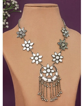 Leisha mirror necklace