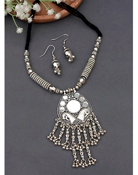 Tanveet mirror necklace