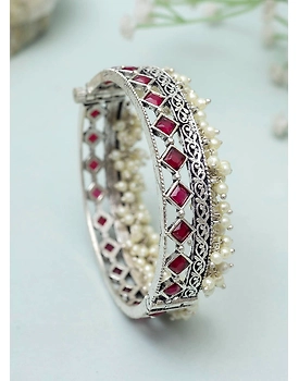 Rakshinda stone bangle