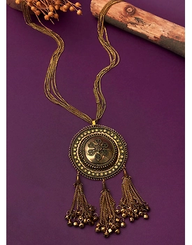 Debrati pendant necklace