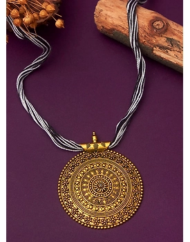 Yogita pendant necklace