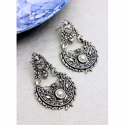 gonasika white stone chandbali