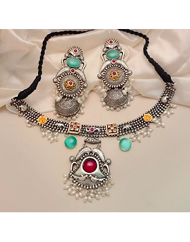 SAANVI Fusion Jewellery Necklace Earrings Set