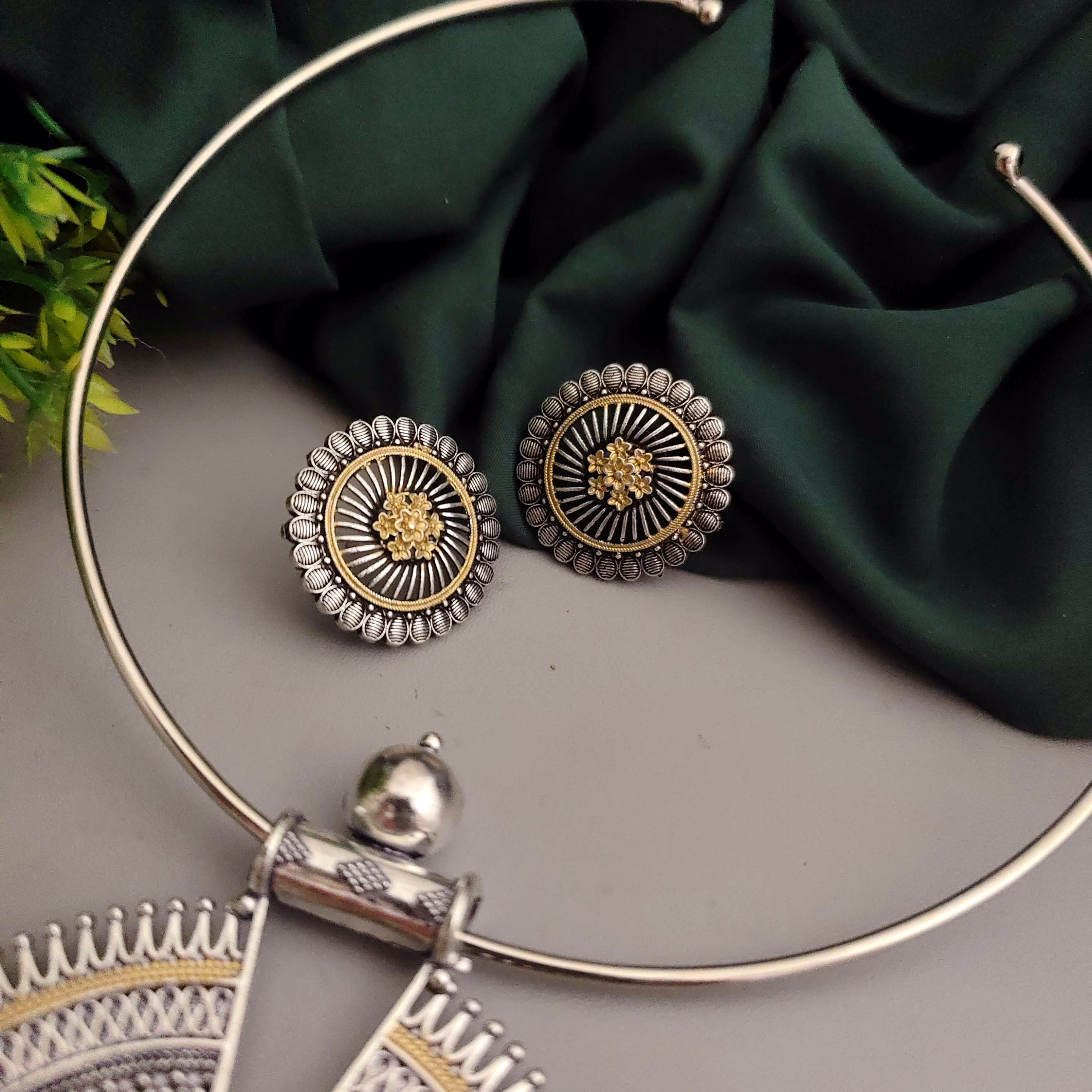 Aashvi Oxidised Two tone Hasli Necklace Earrings Set image 2