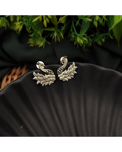 Swan Replica Stud Earring-1