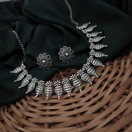 Gonasika Kabayali Oxidised Choker Neklace Set