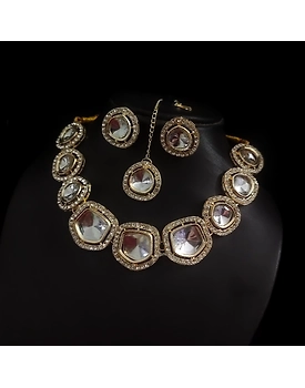 Kundan Choker Necklace Earrings Set with Mangtika