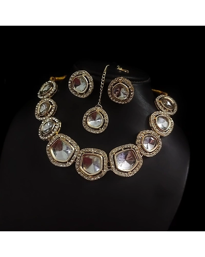 Kundan Choker Necklace Earrings Set with Mangtika-12670625