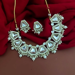 Gonasika Kundan Pearl Choker Necklace Earrings Set