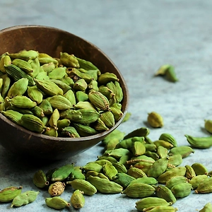 Cardamom (Elaichi – green & black)