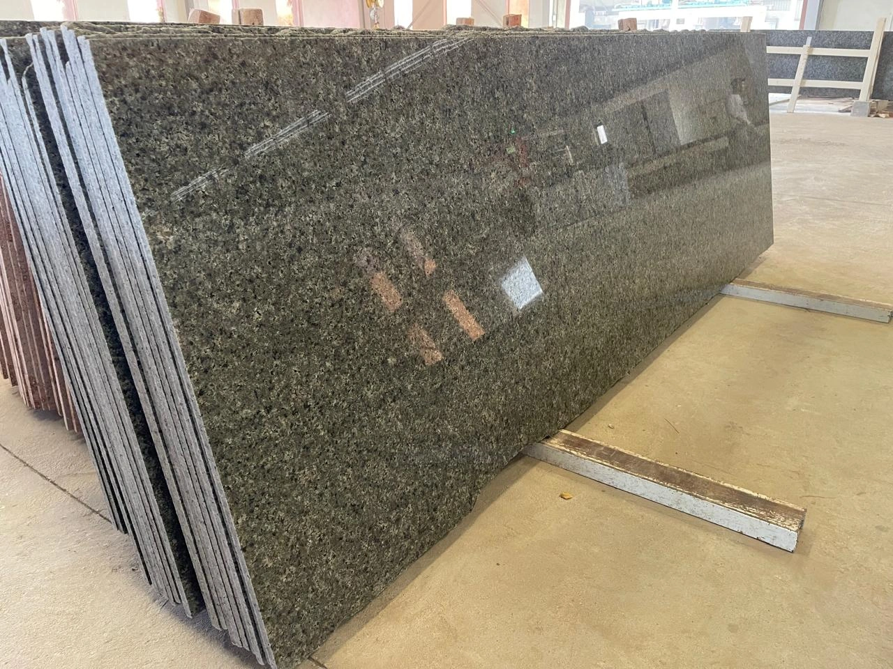 GREEN GRANITE-12527028