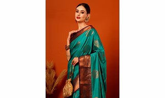 Women's Kanjivaram Silk Jacquard Saree With Attached Blouse Pice (Rama) |