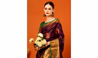 Women's Kanjivaram Silk Jacquard Saree With Attached Blouse Pice (Wine) |