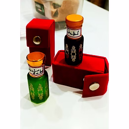 shakti sandalwood oil distillers solo perfumes box size v-109 8 x 3.7 cm