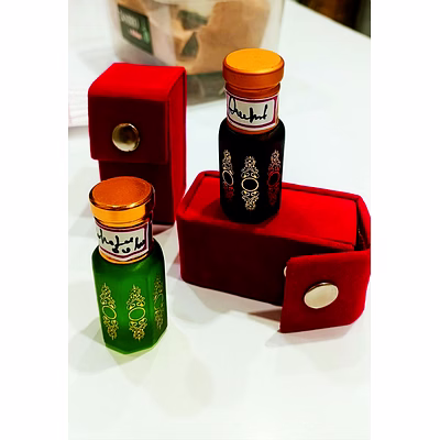 shakti sandalwood oil distillers solo perfumes box size v-109 8 x 3.7 cm