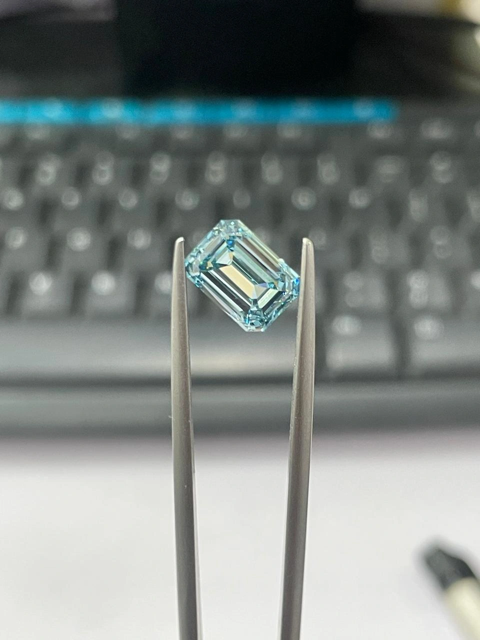 Emerald cut fancy blue IGI LAB DIAMOND-12540023