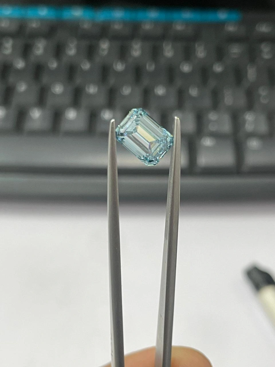 Emerald cut fancy blue IGI LAB DIAMOND-2