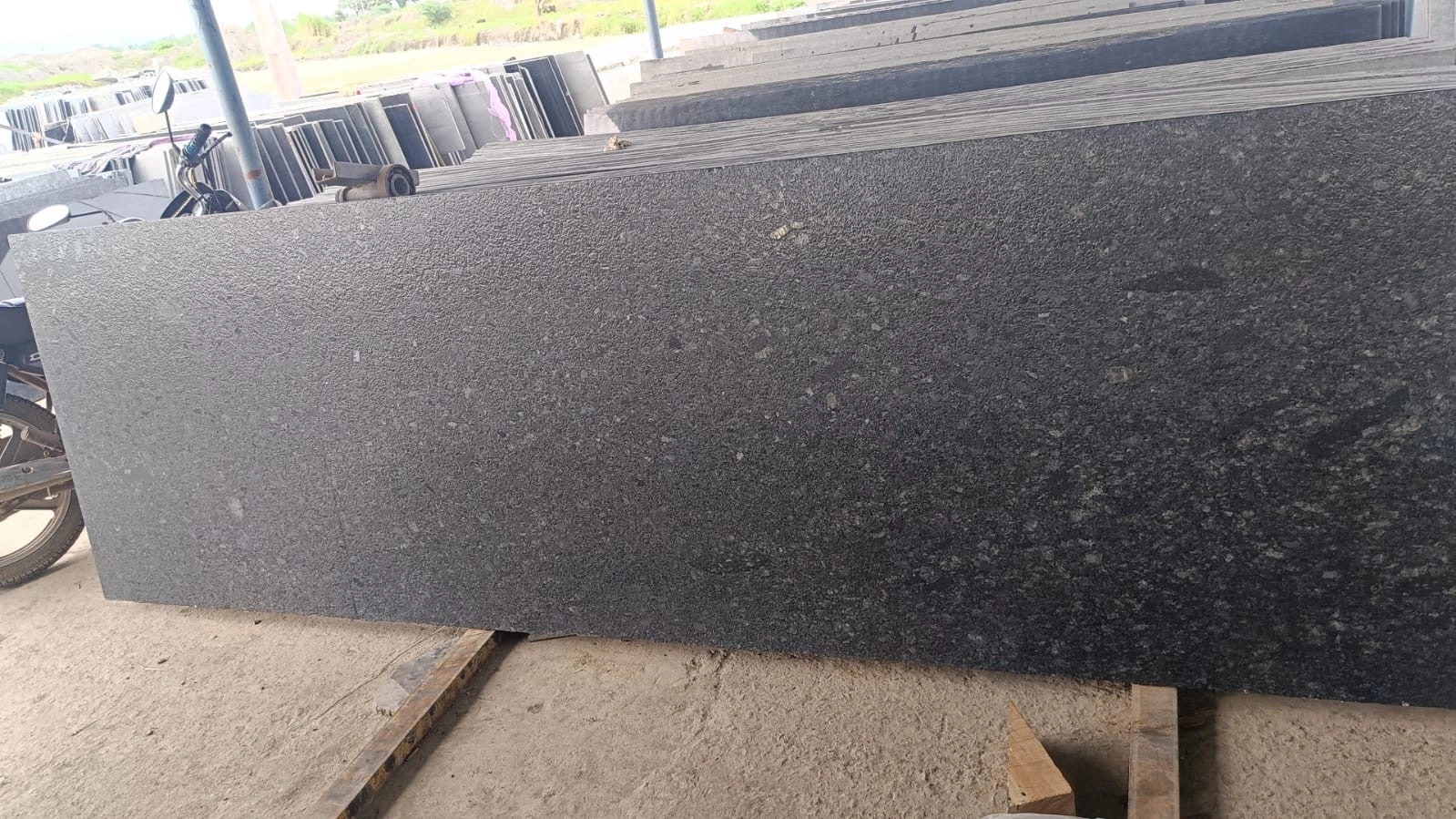 Steel grey granite (lapothra)-12541612